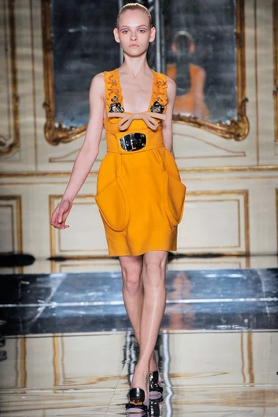 Look 24